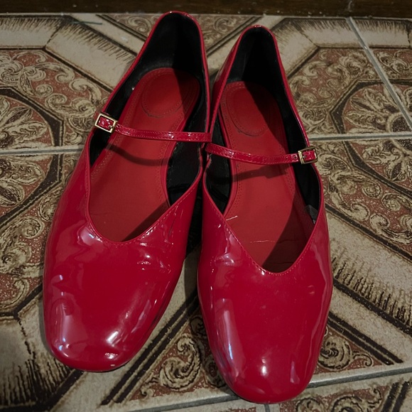 Flats - Picture 2 of 3